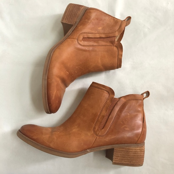 korks tea ankle bootie tan